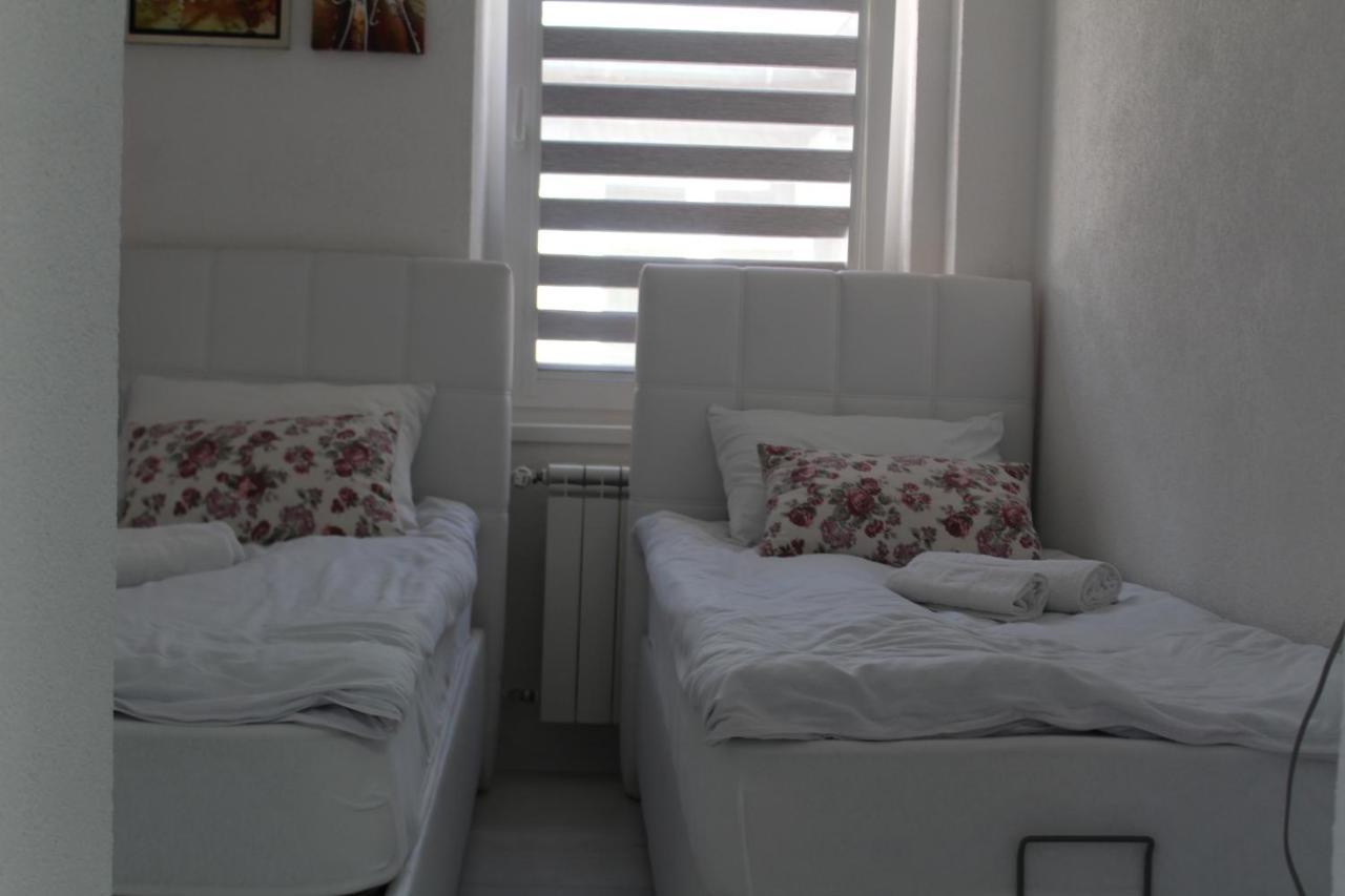 Red Apartment Сараєво Екстер'єр фото