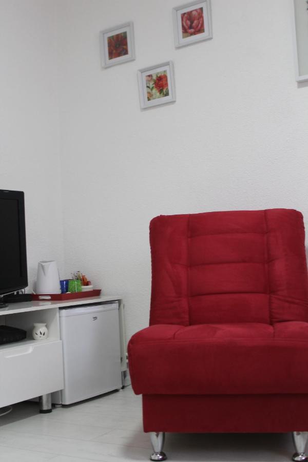Red Apartment Сараєво Екстер'єр фото